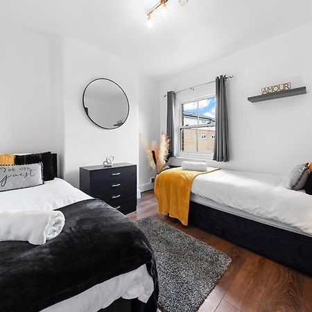 The Hogwarts Retreat - Cinema Room - Special May Offer - 25Th - 31St Watford  Exterior photo