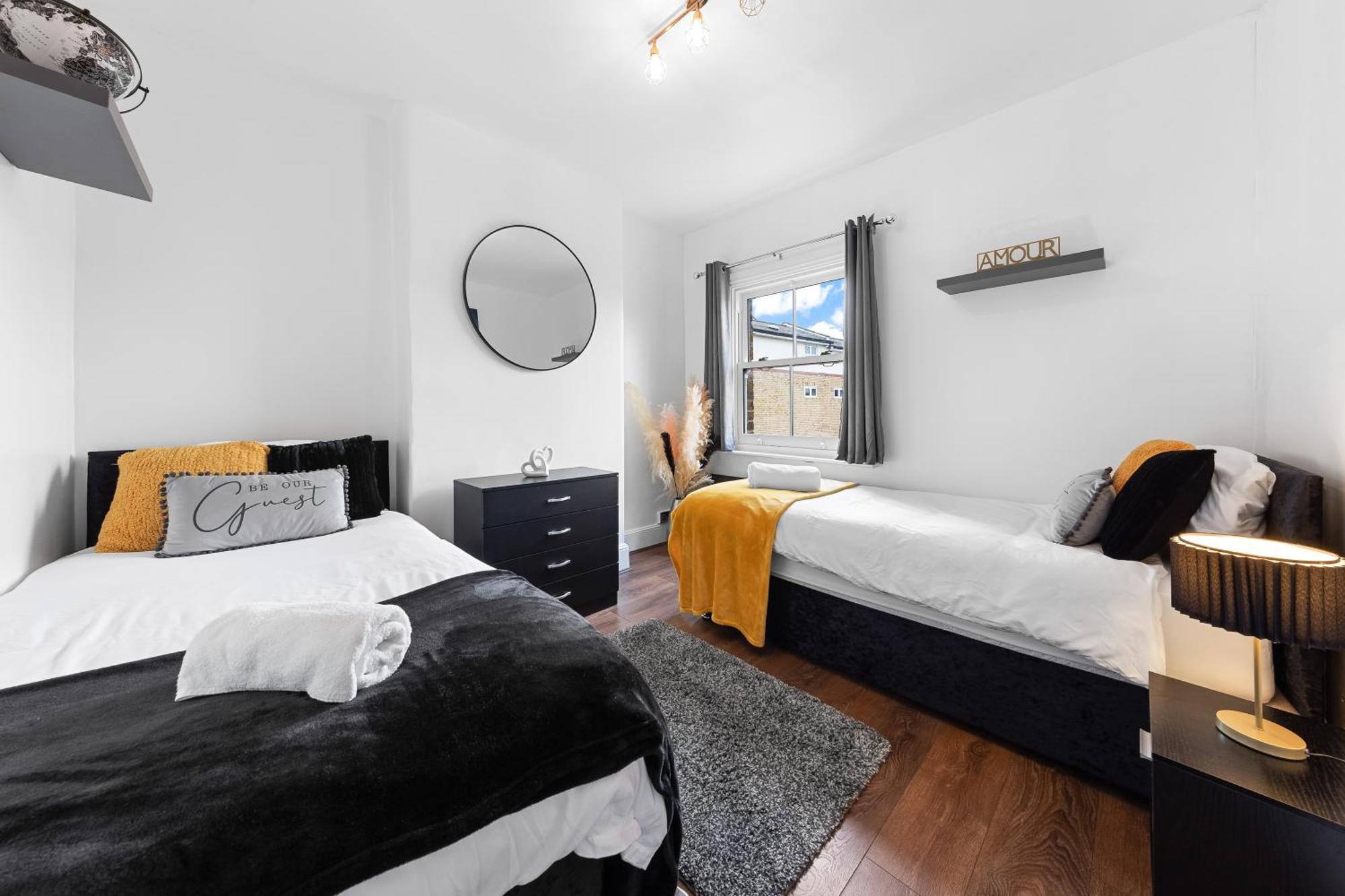 The Hogwarts Retreat - Cinema Room - Special May Offer - 25Th - 31St Watford  Exterior photo