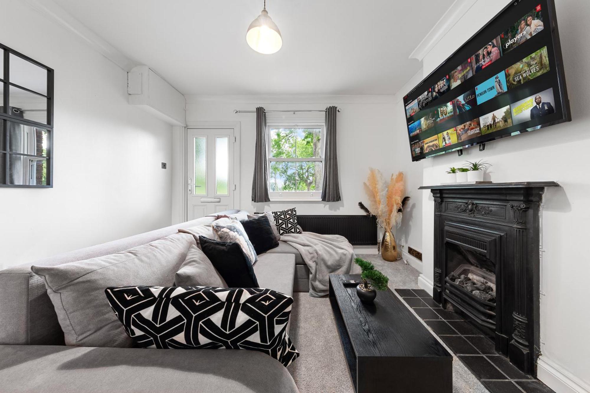 The Hogwarts Retreat - Cinema Room - Special May Offer - 25Th - 31St Watford  Exterior photo